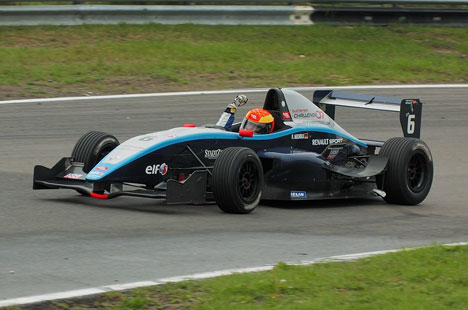 Med fire ud af seks mulige sejre, har tyskeren Frank Kechele lagt sig i front i Formel Renault 2,0 NEC mesterskabet 2007.